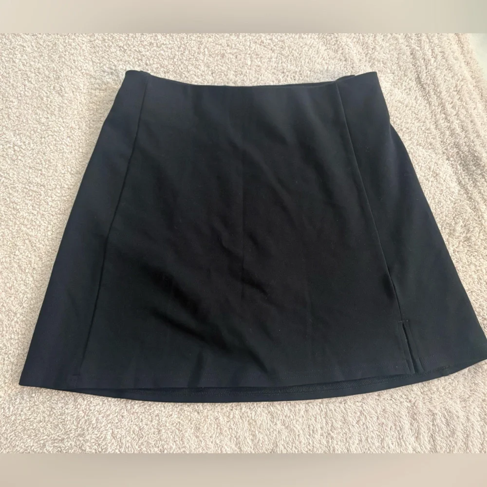American Eagle Black Mini Skirt - Picture 2 of 4